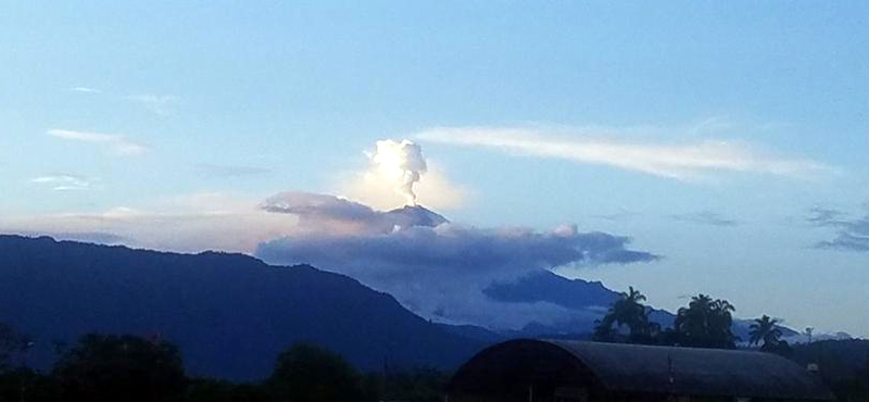 En Azuay y Cañar se registra caída de ceniza debido a erupción de volcán Sangay