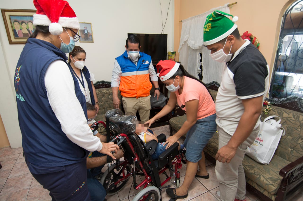 Misión Navidad llegó para asistir a familia en Guayaquil