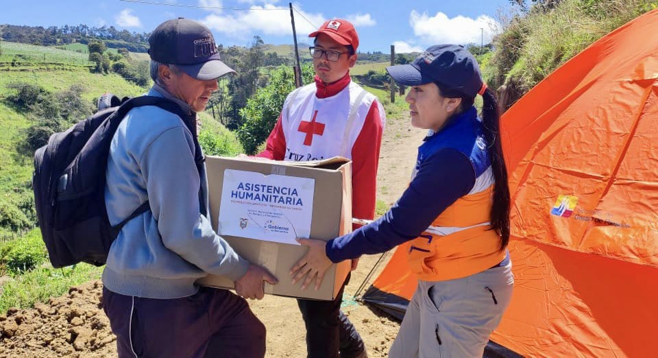 Familias damnificadas por sismo en Carchi reciben asistencia humanitaria del Gobierno Nacional